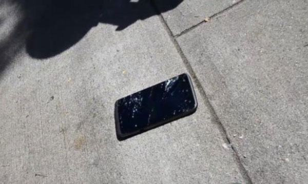 Thử độ bền HTC One X