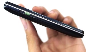 Mở hộp điện thoại LG Optimus L3 II vừa bán ra thị trường