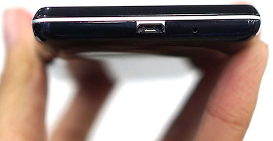 Mở hộp điện thoại LG Optimus L3 II vừa bán ra thị trường