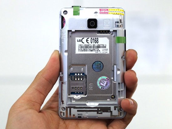 Mở hộp điện thoại LG Optimus L3 II vừa bán ra thị trường
