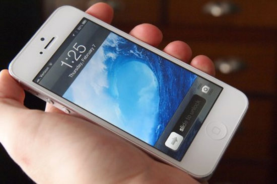 Bằng sáng chế "Slide to Unlock" được Apple sử dụng trong nhiều vụ kiện khác nhau Apple thua kiện tại Đức vì bằng sáng chế mở khoá vô hiệu