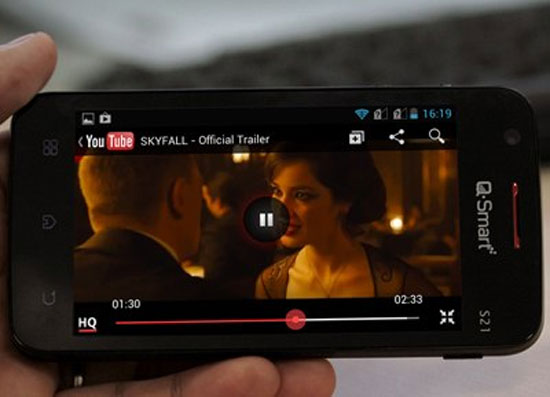 Nền tảng trên S21 cũng được nâng cấp lên Android 4.1 Jelly Bean. Q-Smart S21 được nâng cấp lên Jelly Bean