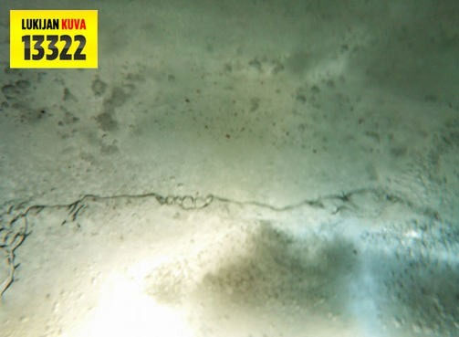 Bức ảnh được chụp dưới nước băng từ Nokia Lumia 800 Nokia Lumia 800 có khả năng chụp ảnh dưới nước băng?