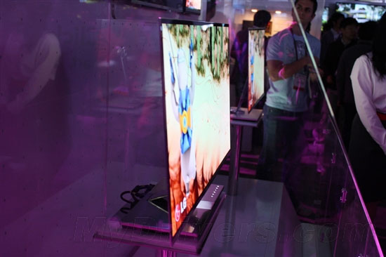 Loạt TV OLED cong Loạt TV OLED cong của LG xuất hiện vào cuối năm