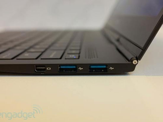 Máy sở hữu màn hình 13,3-inch cung cấp độ phân giải Full-HD Inhon Blade 13 Carbon, laptop mỏng nhẹ nhất thế giới