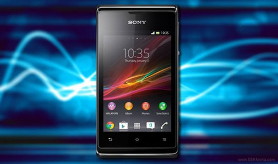 Xperia E có hai phiên bản khác nhau. Xperia E gọi điện lâu hơn Galaxy S III Mini