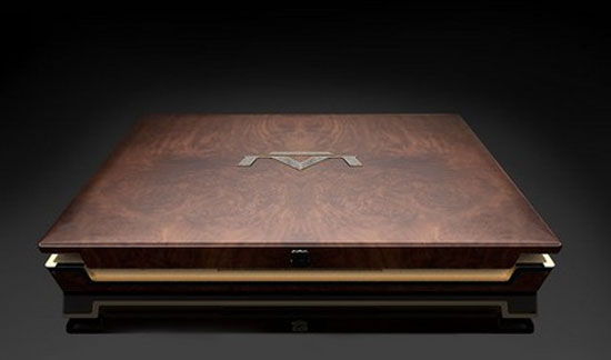 Khách hàng có thể chọn chất liệu đá quý bất kỳ để nạm cho lớp vỏ của máy Laptop đắt nhất hành tinh có giá 1 triệu USD