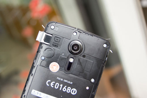 Mở hộp LG Isai, phiên bản chống nước của G2