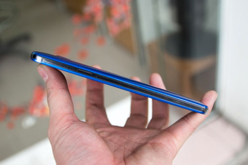 Mở hộp LG Isai, phiên bản chống nước của G2