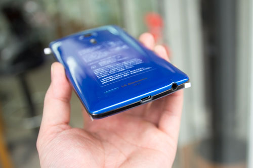 Mở hộp LG Isai, phiên bản chống nước của G2