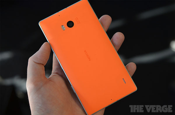Lumia 930 có nhiều vỏ màu khác nhau Ảnh thực tế điện thoại Lumia 930 và Lumia 630