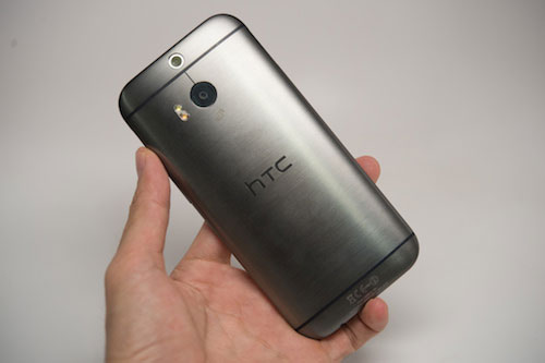 HTC One M8 nhấn mạnh vào camera kép ở mặt sau Lumia 930 so cấu hình với Galaxy S5 và HTC One 2014