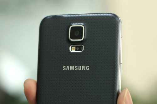 Cảm biến nhịp tim và bảo mật vân tay trên Galaxy S5 được chú ý Lumia 930 so cấu hình với Galaxy S5 và HTC One 2014