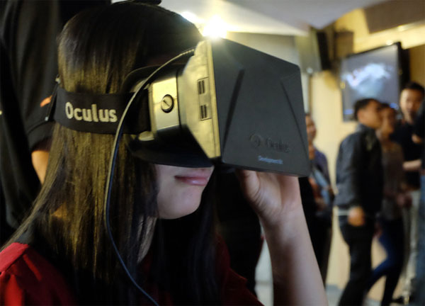 Thực tế ảo VR là một hệ thống mô phỏng, tạo ra một thế giới "như thật" Hàng trăm người dùng thử kính tỷ đô Oculus tại Việt Nam