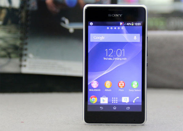 Mở hộp smartphone nghe nhạc Sony giá mềm