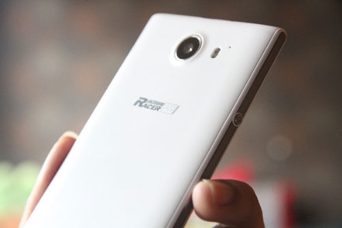 RACER AIR màu trắng với vẻ thời trang, quý phái Những điểm nổi bật trên smartphone RACER AIR