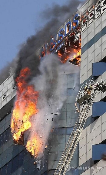 Cháy trung tâm dữ liệu, trang chủ và nhiều dịch vụ của Samsung bị ngưng trệ Cháy trung tâm dữ liệu, trang chủ và nhiều dịch vụ của Samsung bị ngưng trệ