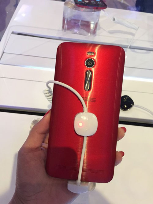 Trên tay Asus Zenfone 2: Thiết kế đẹp, cấu hình mạnh so với tầm giá Trên tay Asus Zenfone 2: Thiết kế đẹp, cấu hình mạnh so với tầm giá