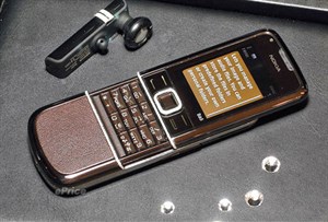 Nokia 8800 Diamond Arte giá gần 90 triệu đồng