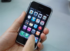 iPhone 2G 'hàng dựng' 