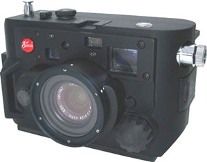 Vỏ chống nước cho Leica M8 giá 8.000 USD 