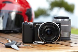 Sony ra bộ đôi camera "siêu compact"