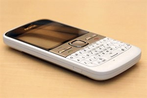 Nokia E5 giá 4,7 triệu đồng 