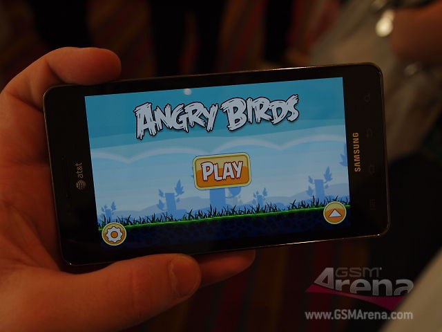 Đối thủ nặng ký của iPhone 4 xuất hiện