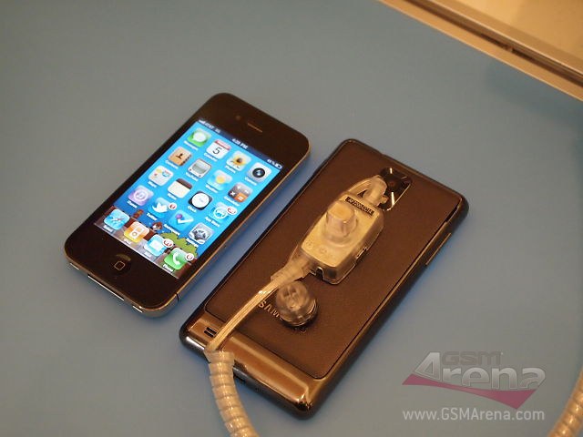 Đối thủ nặng ký của iPhone 4 xuất hiện