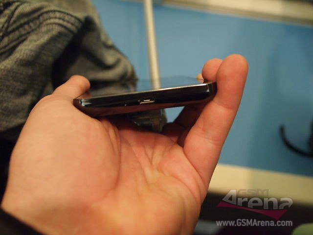 Đối thủ nặng ký của iPhone 4 xuất hiện