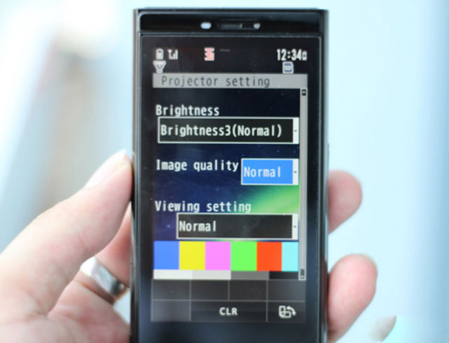 'Dế' Nhật tích hợp máy chiếu tại VN