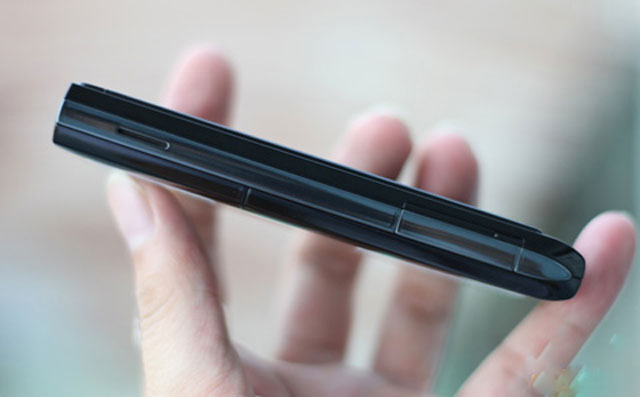 'Dế' Nhật tích hợp máy chiếu tại VN