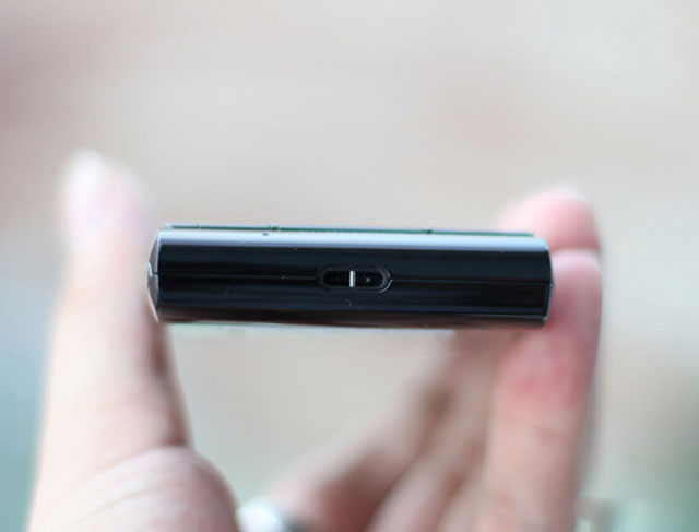 'Dế' Nhật tích hợp máy chiếu tại VN