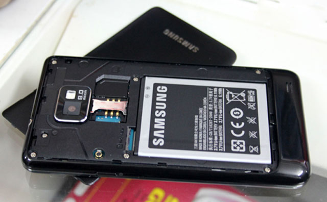 Galaxy S II 'xách tay' giá 16,8 triệu đồng