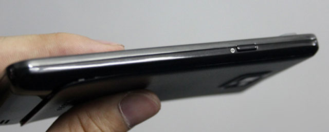 Galaxy S II 'xách tay' giá 16,8 triệu đồng