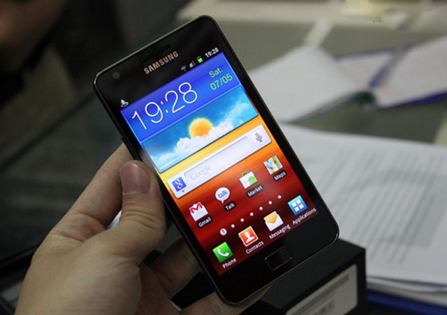 Galaxy S II 'xách tay' giá 16,8 triệu đồng