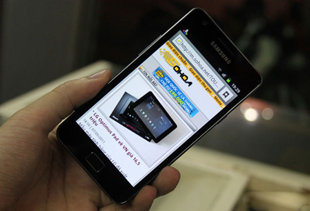 Galaxy S II 'xách tay' giá 16,8 triệu đồng