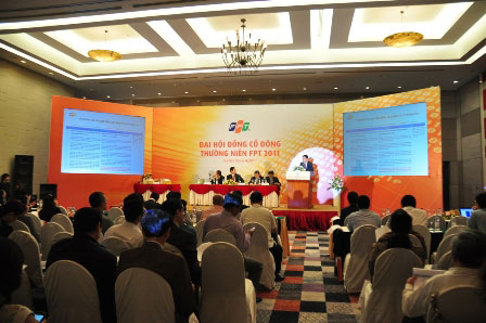 FPT tìm cách mua cổ phần viễn thông của VNPT?