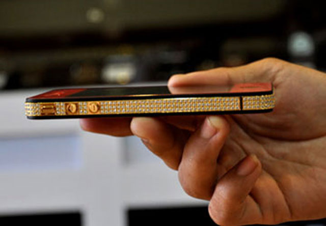 iPhone 4 “siêu sang” có gì lạ?