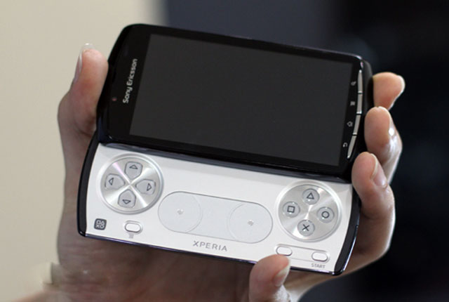 Xperia Play chính hãng giá 15 triệu