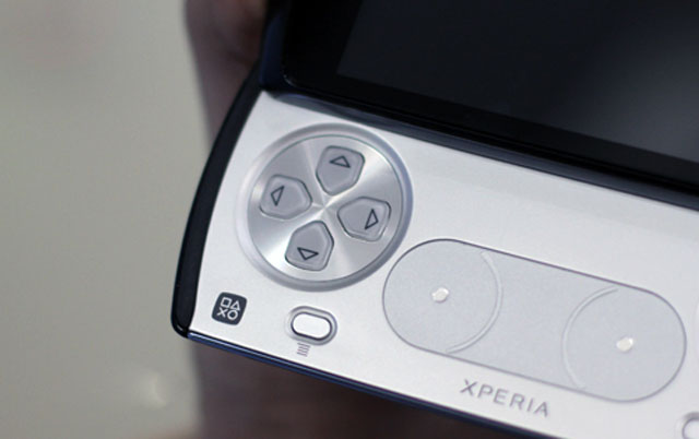 Xperia Play chính hãng giá 15 triệu