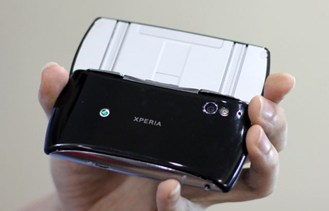 Xperia Play chính hãng giá 15 triệu