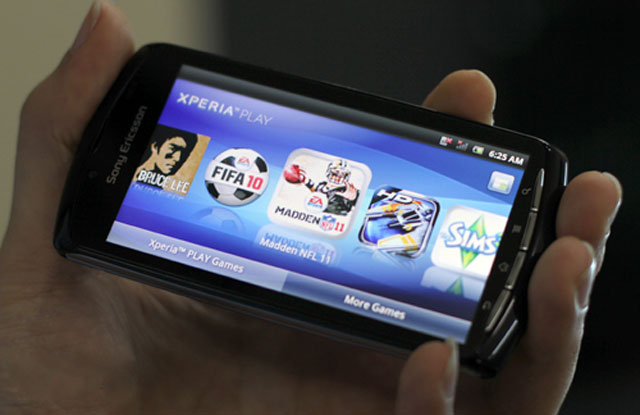 Xperia Play chính hãng giá 15 triệu