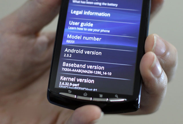 Xperia Play chính hãng giá 15 triệu