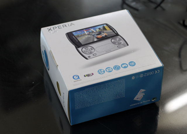 Xperia Play chính hãng giá 15 triệu