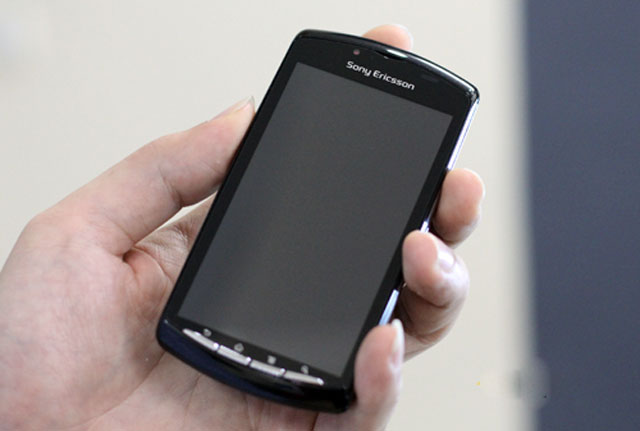 Xperia Play chính hãng giá 15 triệu
