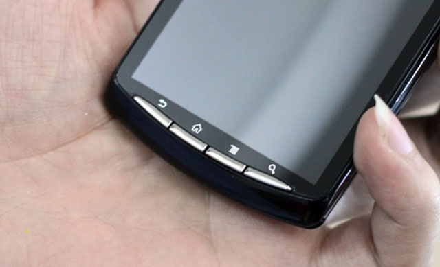 Xperia Play chính hãng giá 15 triệu