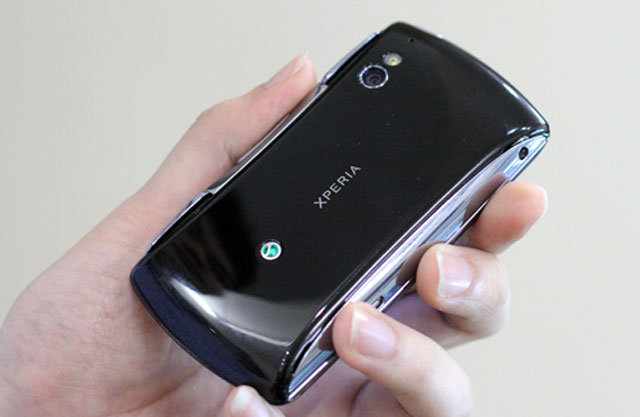 Xperia Play chính hãng giá 15 triệu