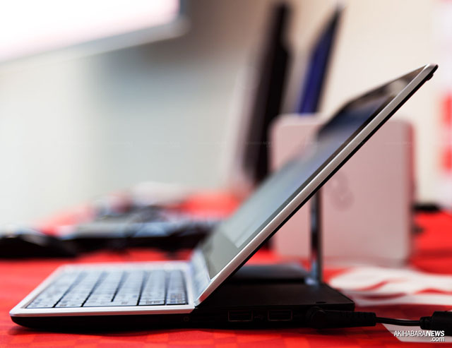 Máy tính bảng Fujitsu TH Series với bàn phím trượt