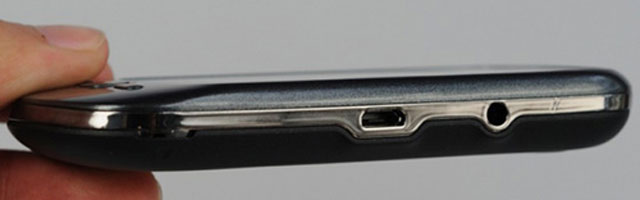 Alcatel One Touch 906 chạy Android Froyo giá 2,8 triệu